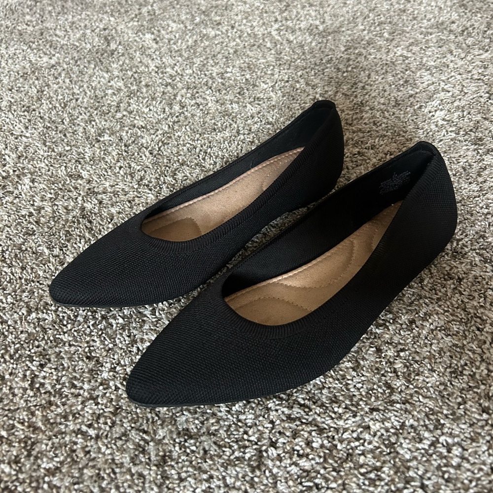Old Navy Black Pointed Flats